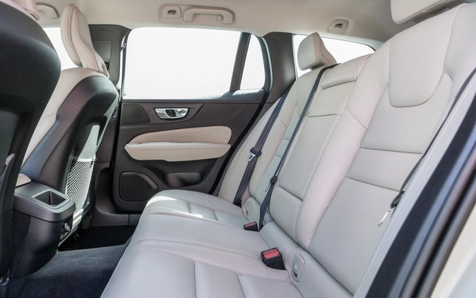 Volvo V60 cena 134900 przebieg: 87389, rok produkcji 2019 z Wronki małe 497